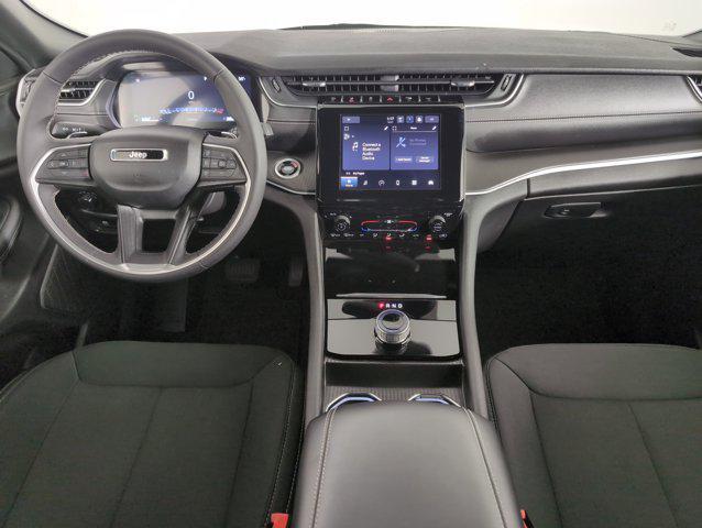 Photo of 2024 Diamond Black Crystal Pearlcoat Jeep Grand Cherokee L