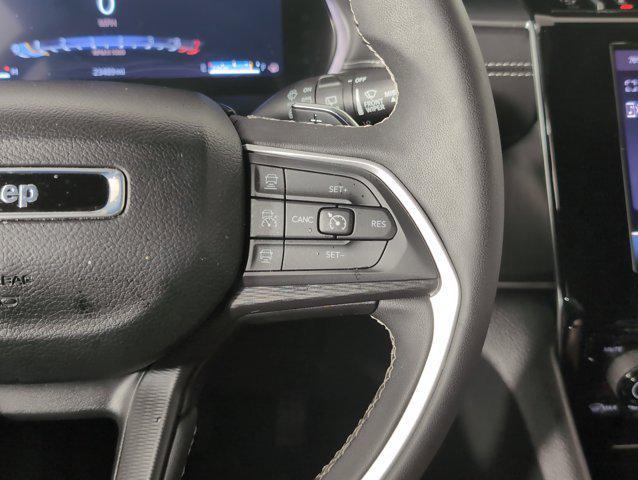 Photo of 2024 Diamond Black Crystal Pearlcoat Jeep Grand Cherokee L