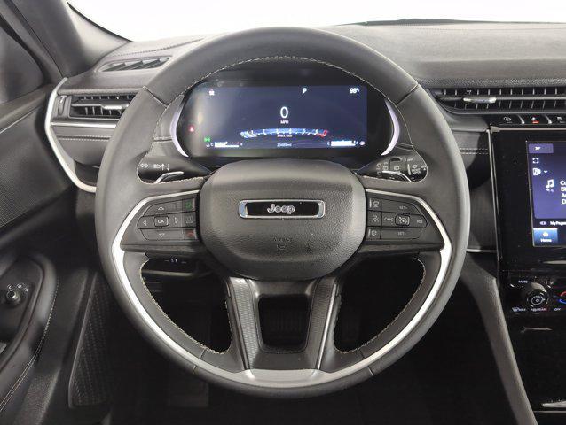 Photo of 2024 Diamond Black Crystal Pearlcoat Jeep Grand Cherokee L