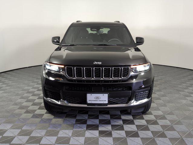 Photo of 2024 Diamond Black Crystal Pearlcoat Jeep Grand Cherokee L