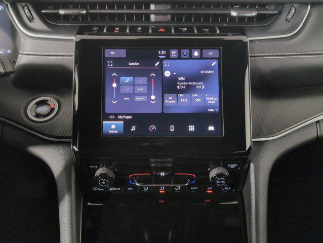 Photo of 2024 Diamond Black Crystal Pearlcoat Jeep Grand Cherokee L