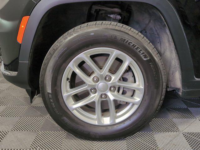 Photo of 2024 Diamond Black Crystal Pearlcoat Jeep Grand Cherokee L