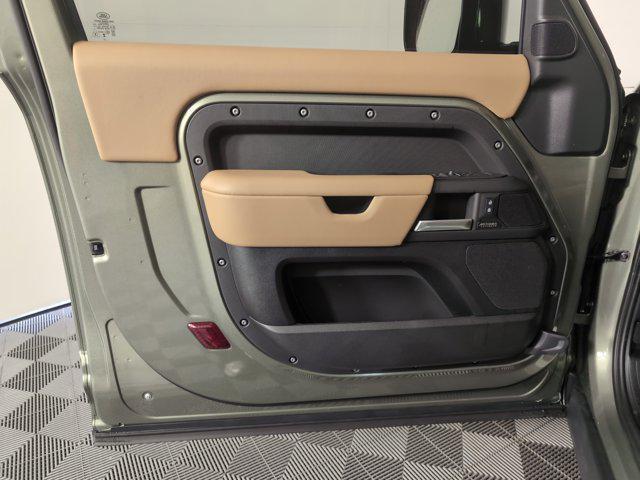Photo of 2025 Pangea Green Metallic Land Rover Defender