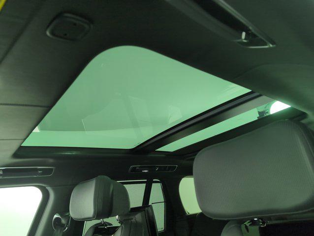 Photo of 2023 White Land Rover Range Rover