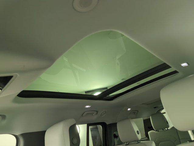 Photo of 2025 Fuji White Land Rover Defender