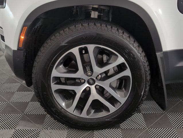Photo of 2025 Fuji White Land Rover Defender