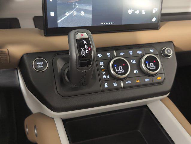 Photo of 2025 Fuji White Land Rover Defender