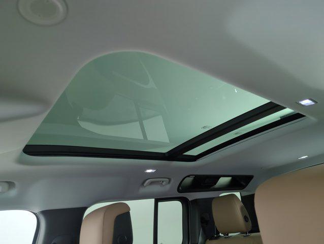 Photo of 2025 Fuji White Land Rover Defender