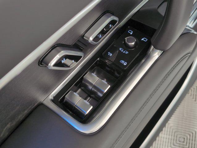 Photo of 2025 Fuji White Land Rover Range Rover