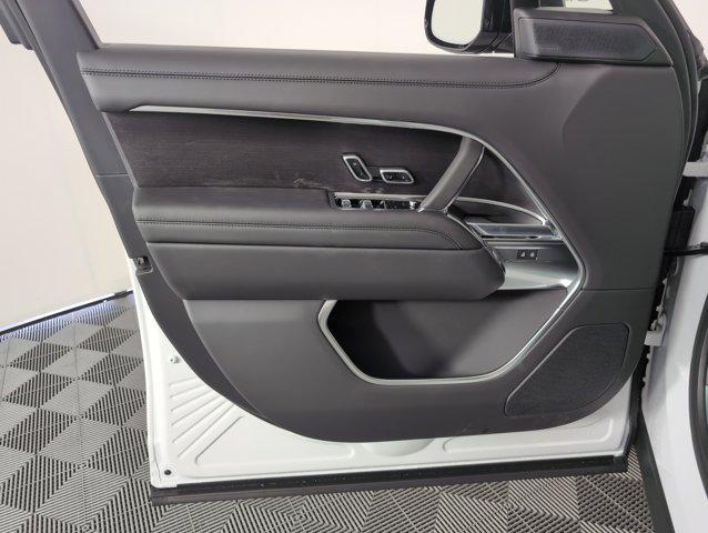 Photo of 2025 Fuji White Land Rover Range Rover