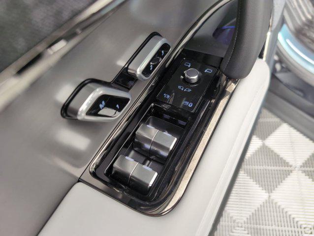 Photo of 2025 Santorini Black Metallic Land Rover Range Rover Sport