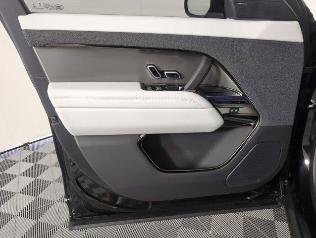 Photo of 2025 Santorini Black Metallic Land Rover Range Rover Sport