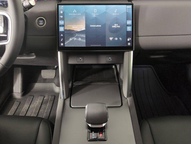 Photo of 2025 Fuji White Land Rover Discovery Sport