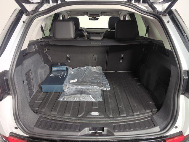 Photo of 2025 Fuji White Land Rover Discovery Sport