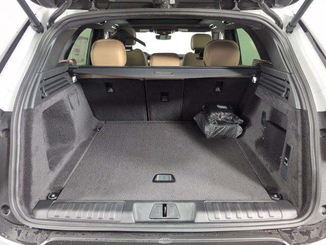 Photo of 2025 Fuji White Land Rover Range Rover Sport