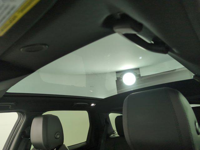 Photo of 2024 Fuji White Land Rover Discovery Sport