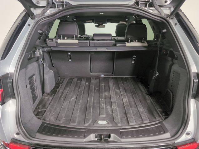 Photo of 2024 Hakuba Silver Metallic Land Rover Discovery Sport