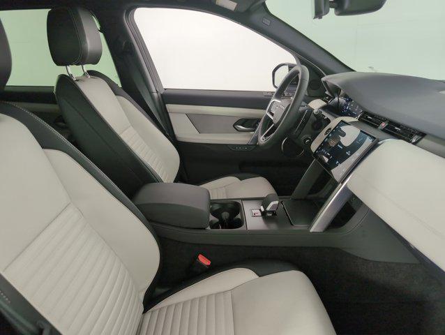 Photo of 2024 Hakuba Silver Metallic Land Rover Discovery Sport