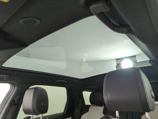 Photo of 2024 Hakuba Silver Metallic Land Rover Discovery Sport