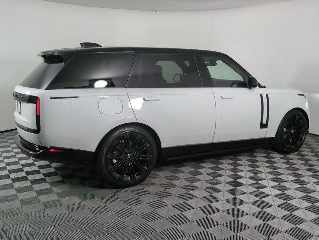 Photo of 2025 Ostuni Pearl White Premium Metallic Land Rover Range Rover