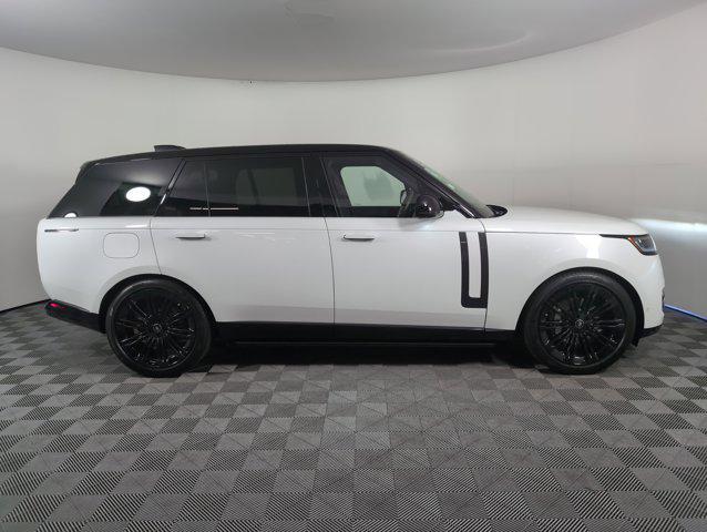 Photo of 2025 Ostuni Pearl White Premium Metallic Land Rover Range Rover