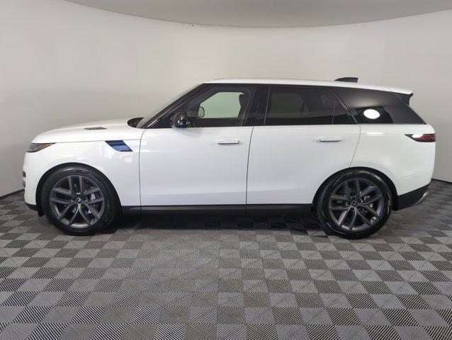 Photo of 2025 Fuji White Land Rover Range Rover Sport