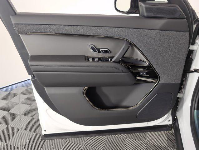 Photo of 2025 Fuji White Land Rover Range Rover Sport