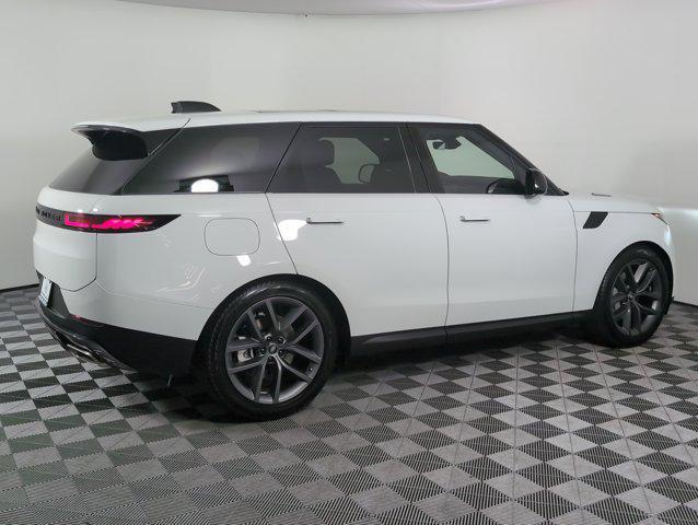 Photo of 2025 Fuji White Land Rover Range Rover Sport
