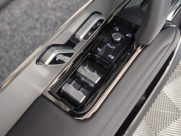 Photo of 2025 Fuji White Land Rover Range Rover Sport