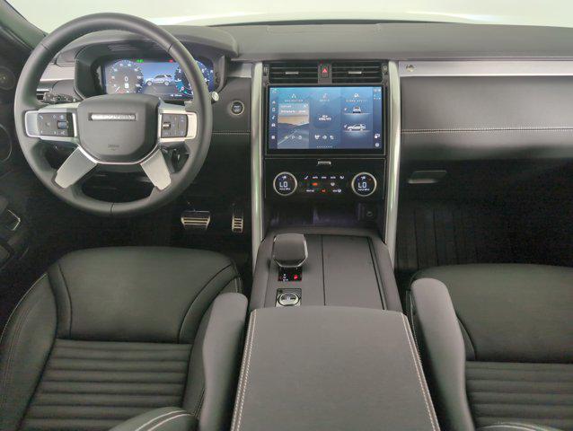 Photo of 2025 Eiger Grey Metallic Land Rover Discovery