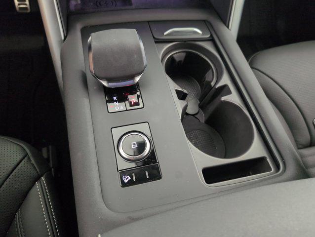 Photo of 2025 Eiger Grey Metallic Land Rover Discovery