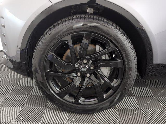 Photo of 2025 Eiger Grey Metallic Land Rover Discovery