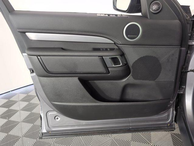Photo of 2025 Eiger Grey Metallic Land Rover Discovery