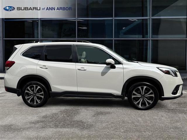 Photo of 2023 Crystal White Pearl Subaru Forester