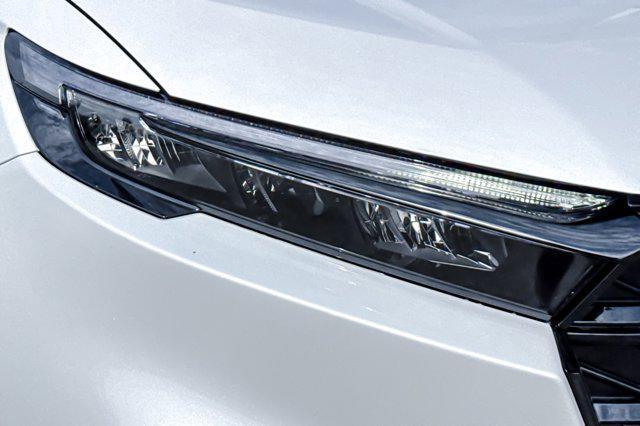 Photo of 2026 Platinum White Pearl Honda CR-V Hybrid