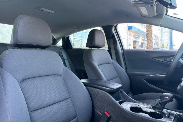 Photo of 2022 Silver Ice Metallic Chevrolet Malibu