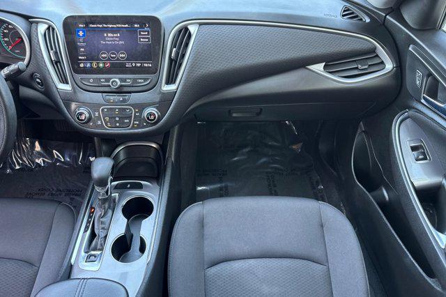 Photo of 2022 Silver Ice Metallic Chevrolet Malibu