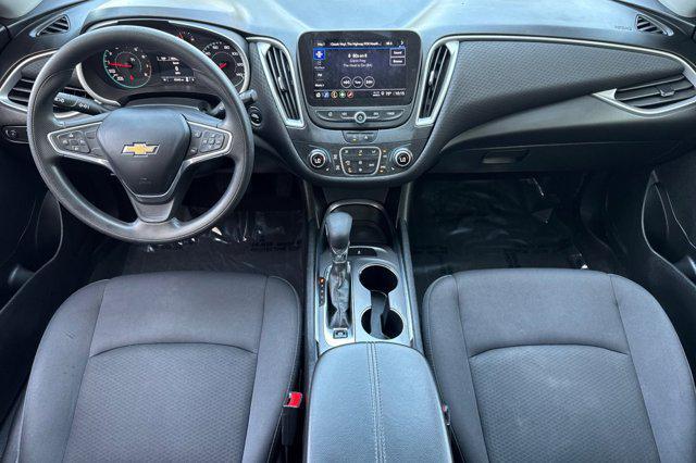 Photo of 2022 Silver Ice Metallic Chevrolet Malibu