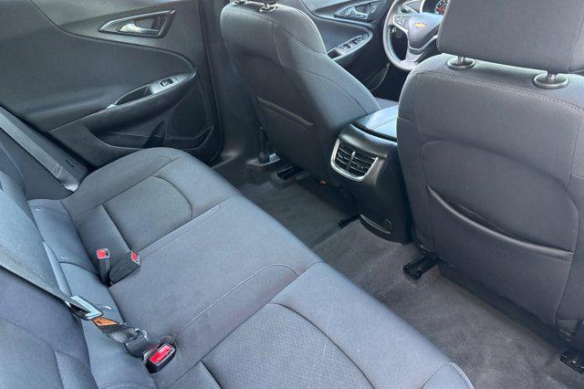 Photo of 2022 Silver Ice Metallic Chevrolet Malibu