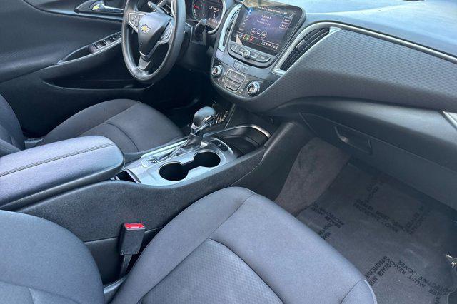 Photo of 2022 Silver Ice Metallic Chevrolet Malibu