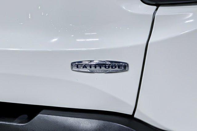 Photo of 2022 Alpine White Clearcoat Jeep Renegade