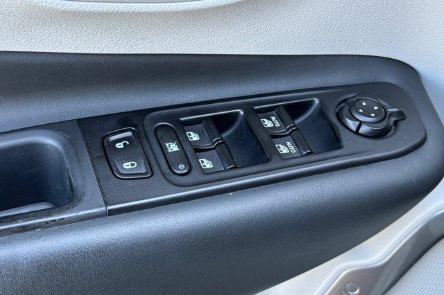 Photo of 2022 Alpine White Clearcoat Jeep Renegade