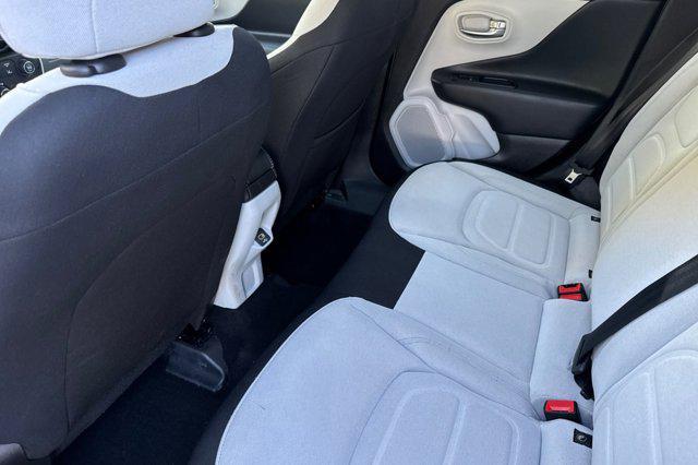 Photo of 2022 Alpine White Clearcoat Jeep Renegade