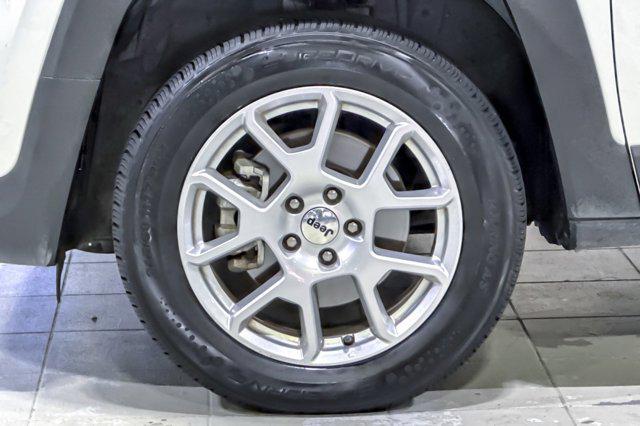 Photo of 2022 Alpine White Clearcoat Jeep Renegade