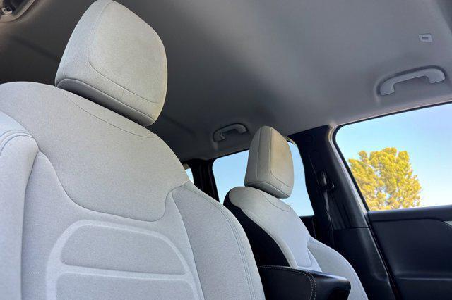 Photo of 2022 Alpine White Clearcoat Jeep Renegade
