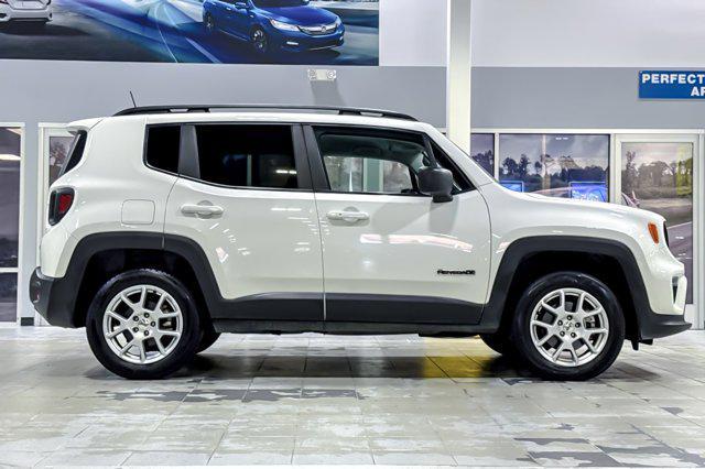 Photo of 2022 Alpine White Clearcoat Jeep Renegade