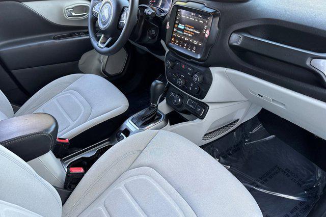 Photo of 2022 Alpine White Clearcoat Jeep Renegade