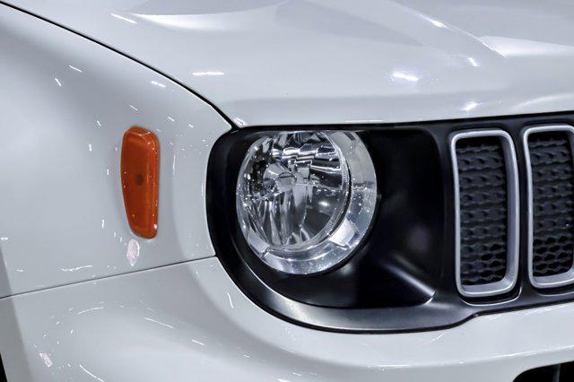 Photo of 2022 Alpine White Clearcoat Jeep Renegade