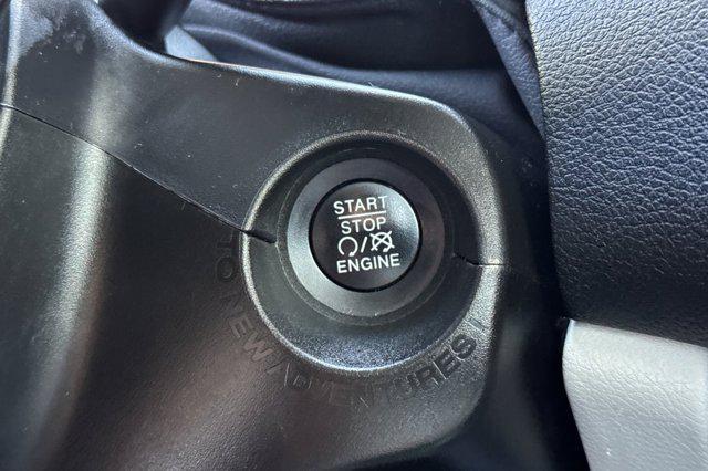 Photo of 2022 Alpine White Clearcoat Jeep Renegade