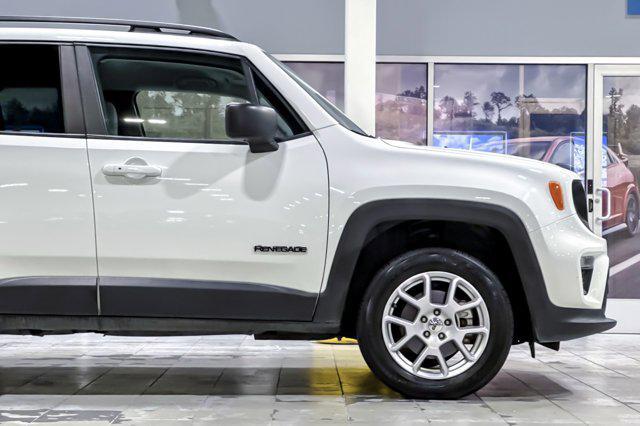 Photo of 2022 Alpine White Clearcoat Jeep Renegade